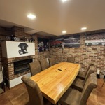 Chlapský prostor Davida Limberského je zdoben jeho fotbalovými úspěchy. 