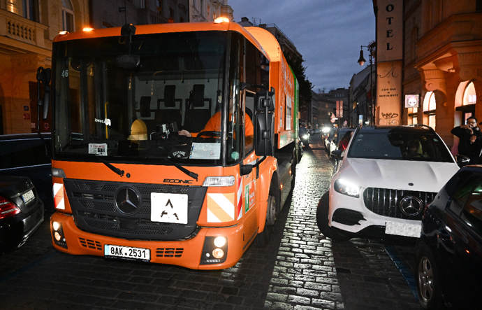 FOTO: Andrea Verešová bojovala s parkováním. – stránka 6