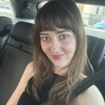 V běžném pracovním dni módní redaktorka Lifee Monika nosí zpravidla rozpuštěné vlasy, ofinu a s líčením to v každodenním životě příliš nepřehání.