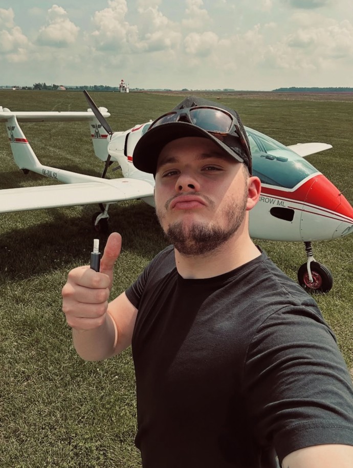 FOTO: Bořivoj Čermák se stal pilotem. – stránka 10