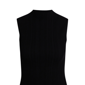 Černý svetrový top se stojáčkem je kouskem, který se vám v šatníku neztratí. Do základů se vyplatí investovat. Tento kousek pořídíte u  Orsay za 599 Kč.