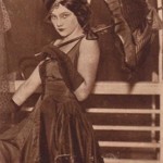 Jiřina Šejbalová byla ženou mnoha talentů - skvěle zpívala, hrála a byla uhrančivě krásná. Excelovala ve Vlčí jámě, ale objevila se i v seriálu Sňatky z rozumu.