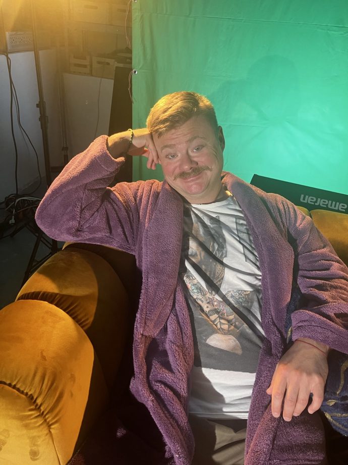 FOTO: Filip Kaňkovský si natáčení užíval. – stránka 11