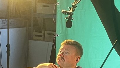 FOTO: Filip Kaňkovský na gauči.