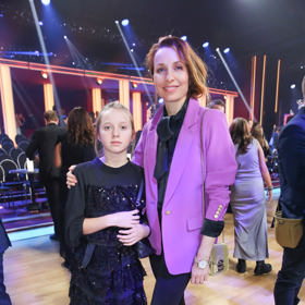 Z třináctileté Klaudie roste půvabná mladá slečna.  