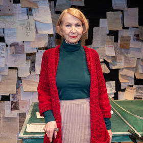 Blond vlasy češe paní Kolářová ráda s patkou k levé části obličeje. 