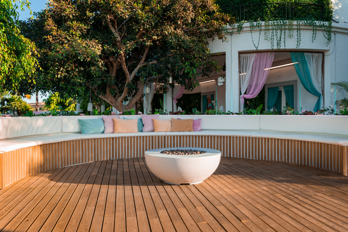 FOTO: Důležitou roli opět sehraje také ikonické ohniště. – stránka 200