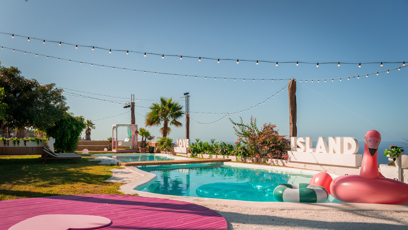 FOTO: Dominantou vily je rozlehlý bazén.