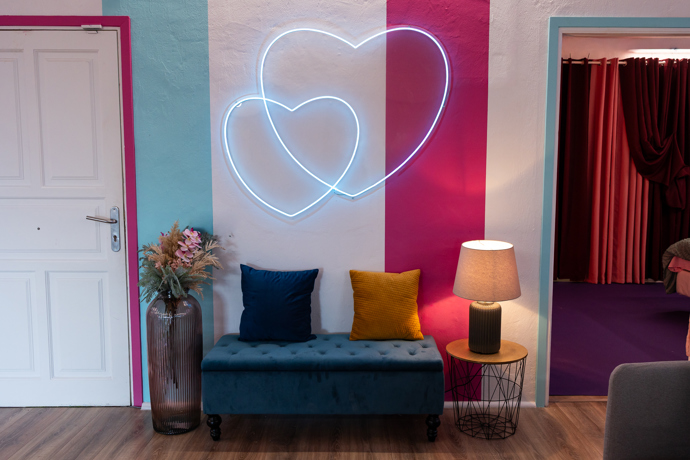 FOTO: Tvůrci show tentokrát zvolili novou lokaci a postavili vilu, která propojuje moderní design. – stránka 191