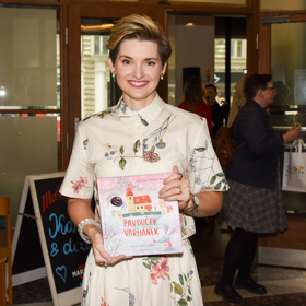 Farářka Martina Viktorie Kopecká v poslední době zesvětluje svůj krátký sestřih. 