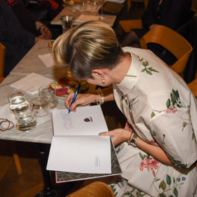 Martina Viktorie rozdala ten večer velké množství autogramů. 