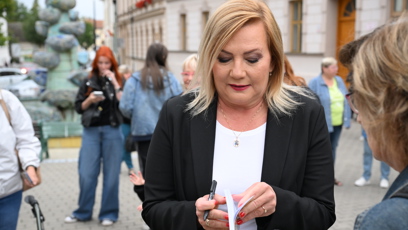 FOTO: Alena Schillerová na mítinku.