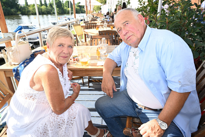 FOTO: Jaroslava Obermaierová na narozeninách Ulice. – stránka 1