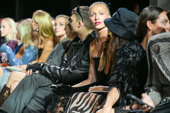 FOTO: Modelka Veronika Kašáková v hledišti. – stránka 24