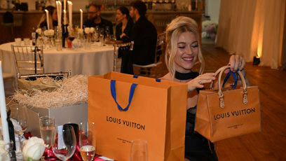 FOTO: Dominika Myslivcová dostala Louis Vuitton kabelku.