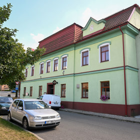 Davidova Restaurace U Jelena nyní sídlí v Hustopečích nad Bečvou. 