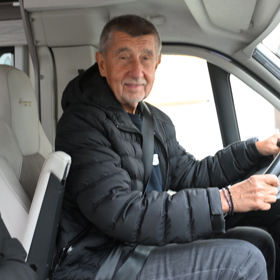 Andrej Babiš ve svém karavanu.