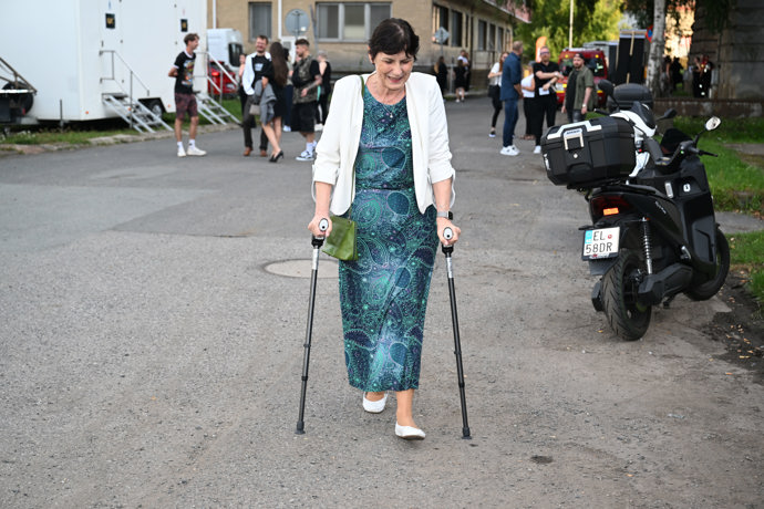 FOTO: Jiřina Hofmanová dorazila o berlích. – stránka 2