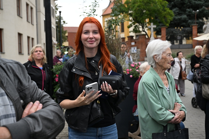 FOTO: Aneta Zicklerová se usmívala. – stránka 32