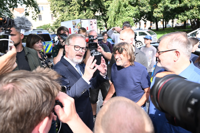 FOTO: Protestní transparenty proti vládě. – stránka 74