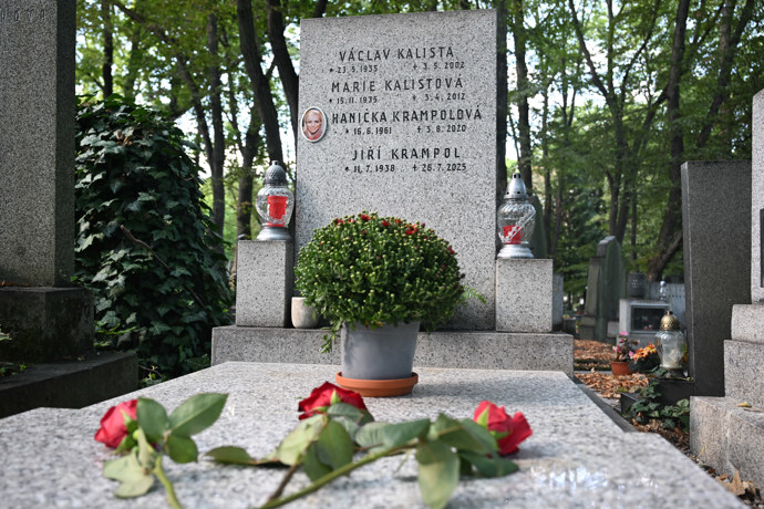 FOTO: Hrob Jiřího Krampola – stránka 15
