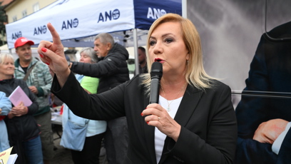 FOTO: Alena Schillerová na mítinku Andreje Babiše.