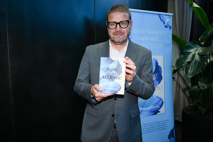 FOTO: Hosté na křtu knihy. – stránka 32