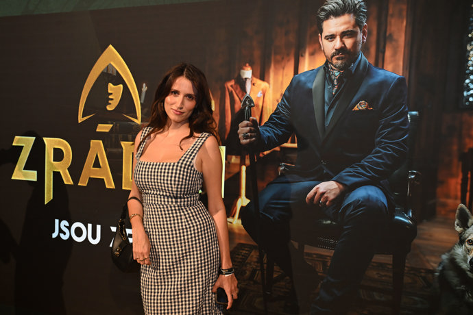 FOTO: Svůdná Elizabeth Kopecká. – stránka 11