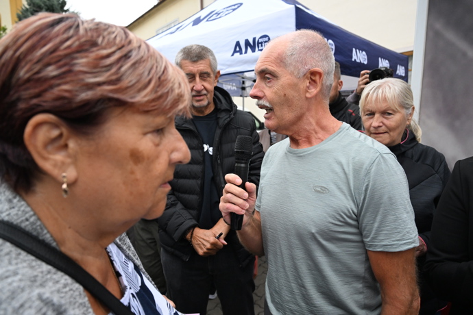 FOTO: Nespokojený diskutující na mítinku Andreje Babiše. – stránka 15