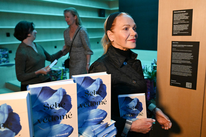 FOTO: Dagmar Havlová na křtu knihy Světlany Witowské. – stránka 28