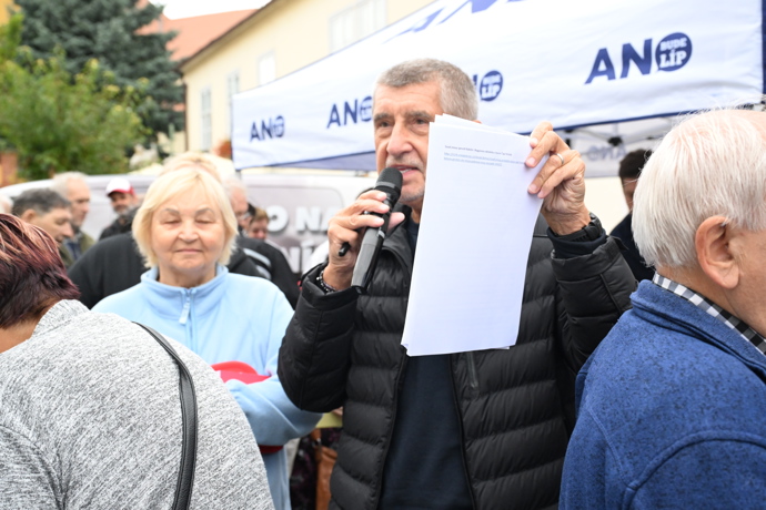 FOTO: Andrej Babiš na svém setkání s voliči. – stránka 13