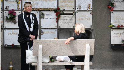 FOTO: Lidé se dnes naposledy loučí s Petrem Obdržálkem.