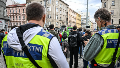 FOTO: Antikonfliktní tým příliž práce neměl.
