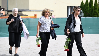 FOTO: Lidé se dnes naposledy loučí s Petrem Obdržálkem.
