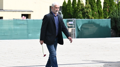 FOTO: Přátelé a kolegové se přišli naposledy rozloučit s režisérem Petrem Obdržálkem.