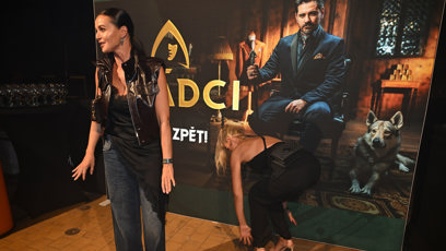 FOTO: Natálka Jirásková si upravovala outfit.