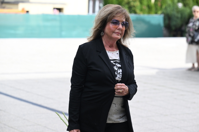 FOTO: Marie Tomsová neskrývala smutek. – stránka 27