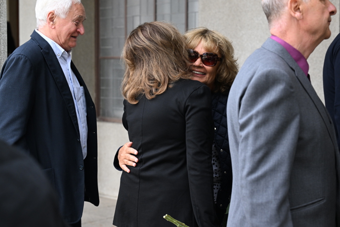 FOTO: Přátelé a kolegové přišli vyprovodit Petra Obdržálka na jeho poslední cestu. – stránka 26