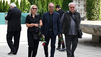 FOTO: Přátelé a kolegové přišli vyprovodit Petra Obdržálka na jeho poslední cestu.