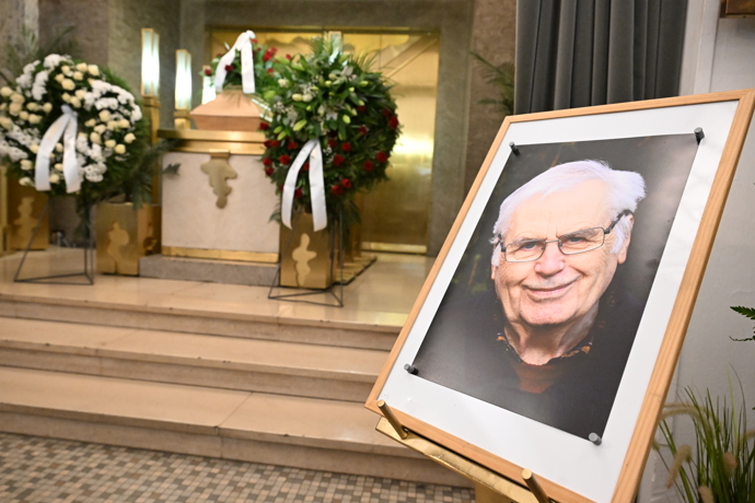 FOTO: Pohřeb režiséra Petra Obdržálka. – stránka 13