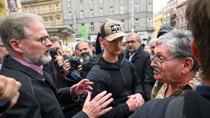 FOTO: Petr Fiala se bavil i s odpůrci.