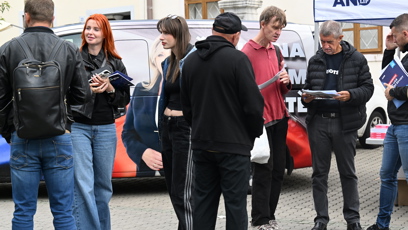FOTO: Andrej Babiš a vedle něj Aneta Zicklerová.