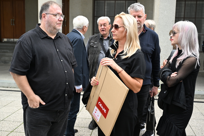 FOTO: Pohřeb Petra Obdržálka. – stránka 1