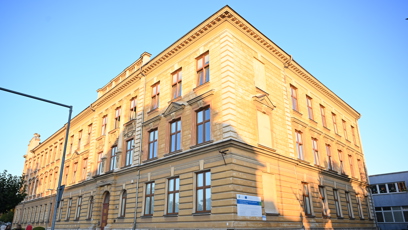 FOTO: Základní škola v Pečkách.