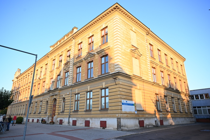 FOTO: Základní škola v Pečkách. – stránka 22