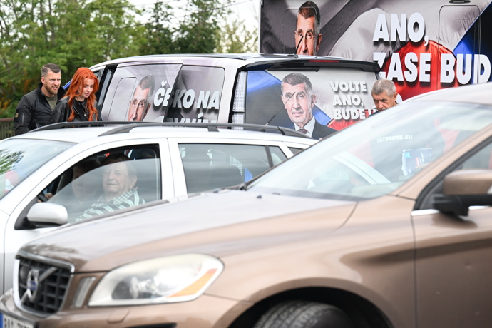 FOTO: Andrej Babiš a Aneta Zicklerová. – stránka 8