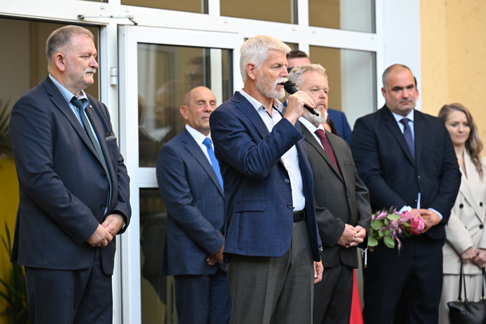 FOTO: Petr Pavel měl projev. – stránka 15