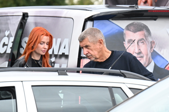 FOTO: Andrej Babiš s Anetou Zicklerovou. – stránka 3