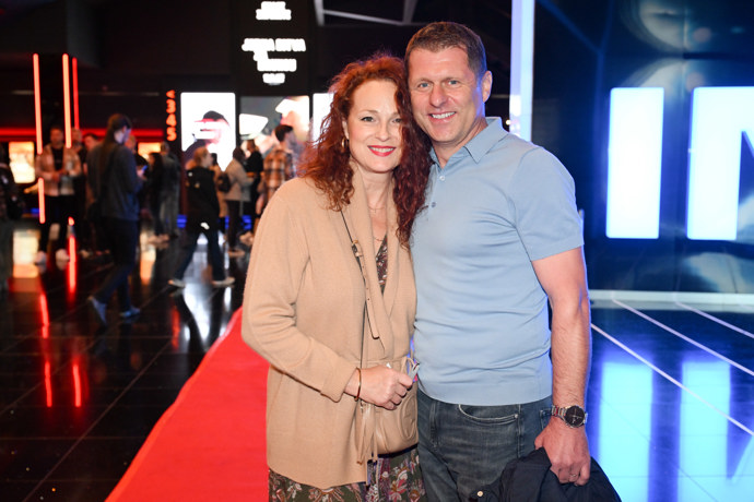 FOTO: Markéta Hrubešová s partnerem na premiéře filmu Jedna bitva za druhou. – stránka 1