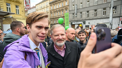 FOTO: Petr Fiala a youtuber Jan Špaček si sundali brýle.